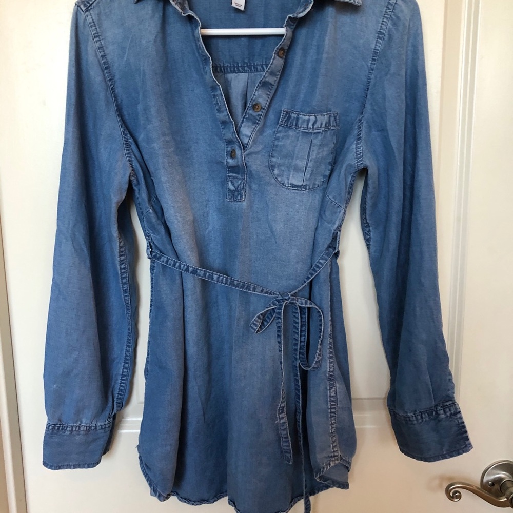 Liz Lange maternity denim top